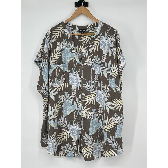 Torrid Rayon Tropical Floral Hawaiian Top Size 4‎ Resort Vacation - Picture 1 of 5